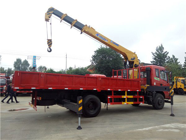 徐工8噸特商東風(fēng)隨車吊（東風(fēng)8噸隨車起重運(yùn)輸車）