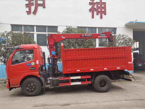 藍(lán)牌東風(fēng)福瑞卡5噸隨車吊程力吊機(jī)