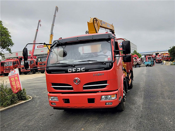 藍牌2噸東風(fēng)隨車吊（東風(fēng) -- 福瑞卡2噸隨車起重運輸車）圖片展示6