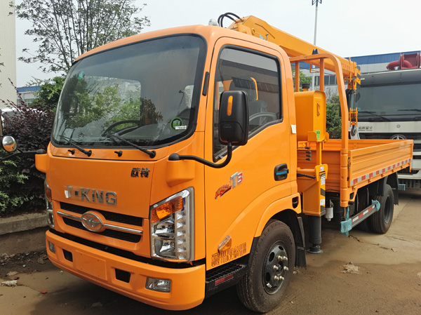 藍牌騰宇3.2噸唐駿隨車吊(唐駿3.2噸隨車起重運輸車)