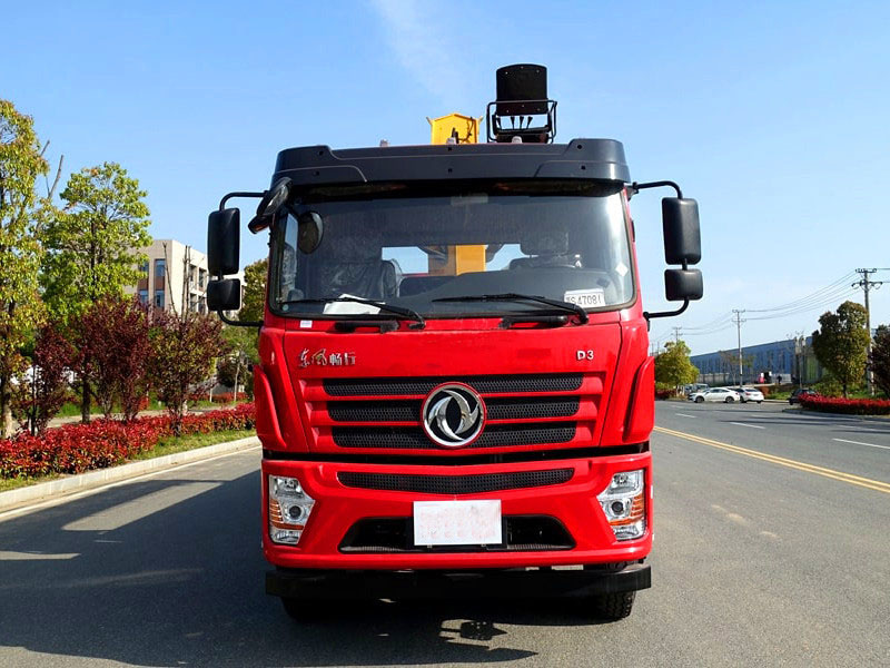 東風暢行后八輪徐工12噸隨車吊多少錢一輛？