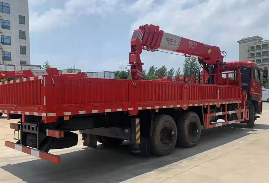東風(fēng)天龍長(zhǎng)興12噸隨車(chē)吊
