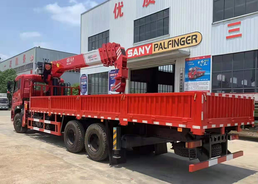 東風(fēng)天龍長(zhǎng)興12噸隨車(chē)吊